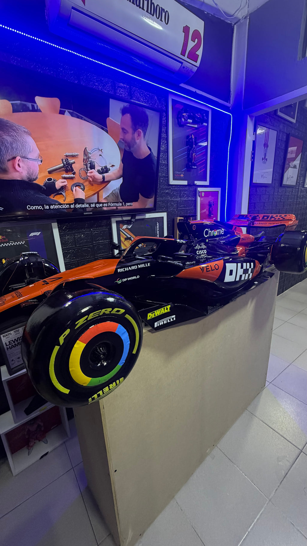 McLaren Lando Norris 2 Metros