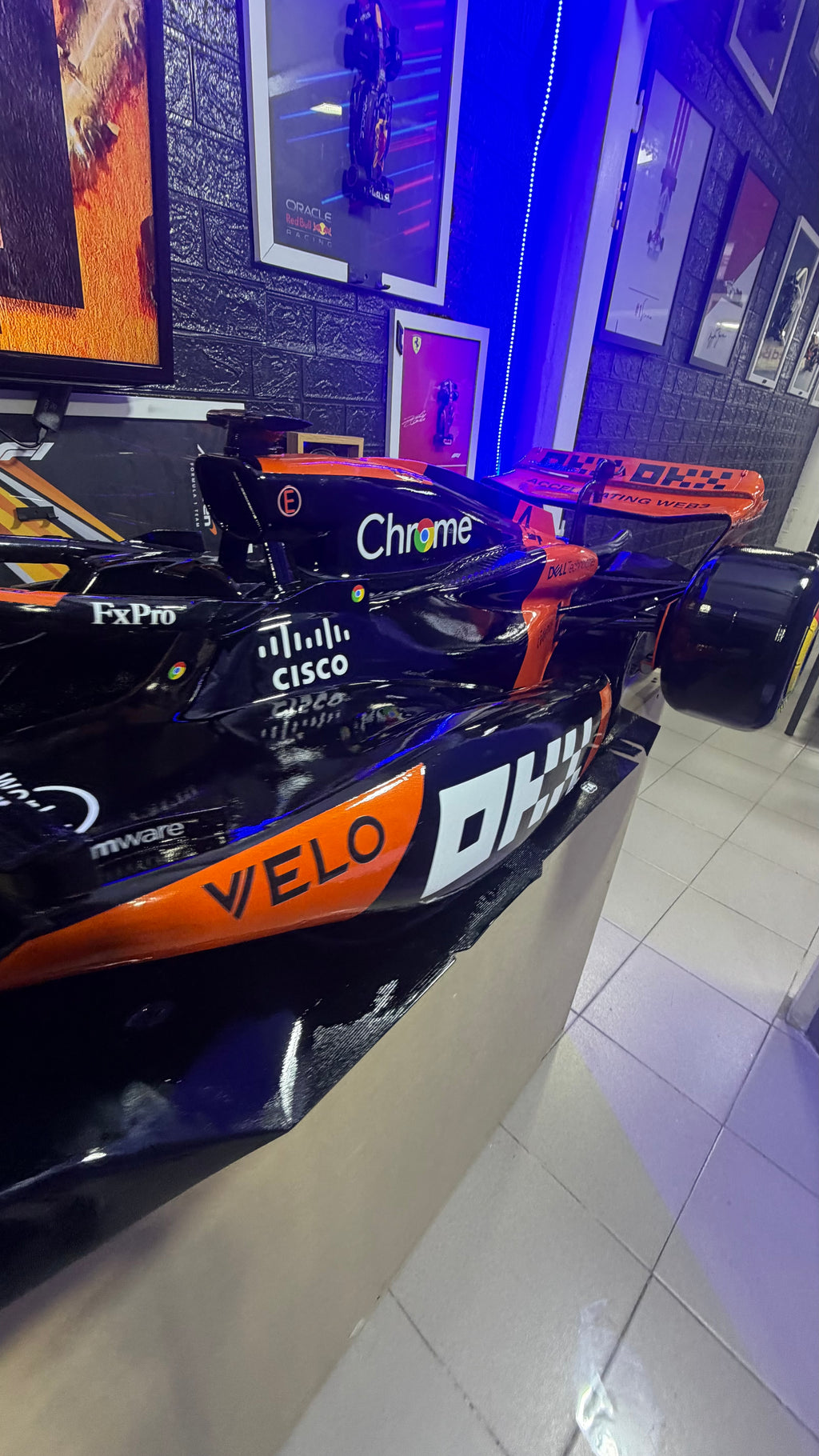 McLaren Lando Norris 2 Metros