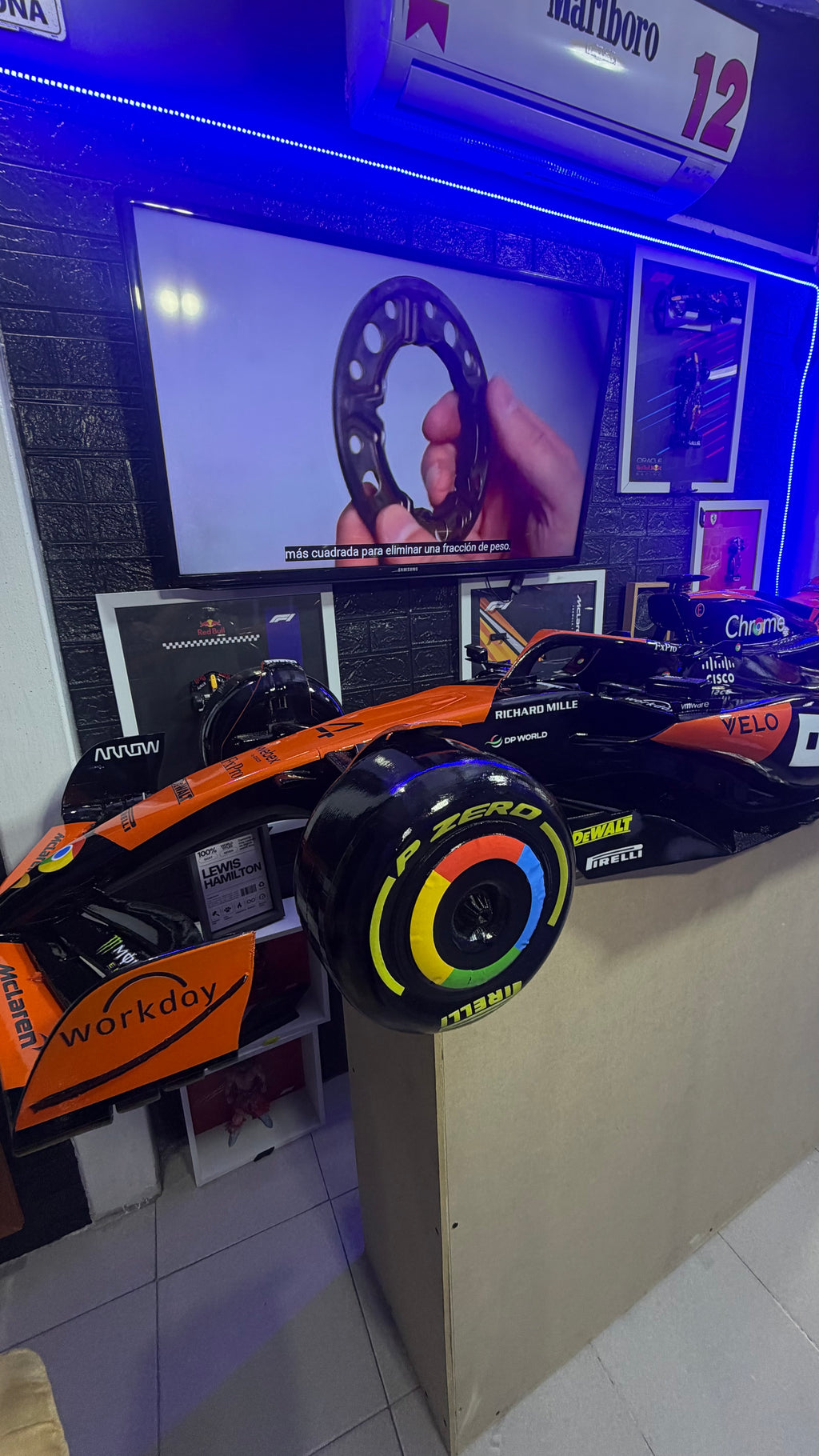 McLaren Lando Norris 2 Metros