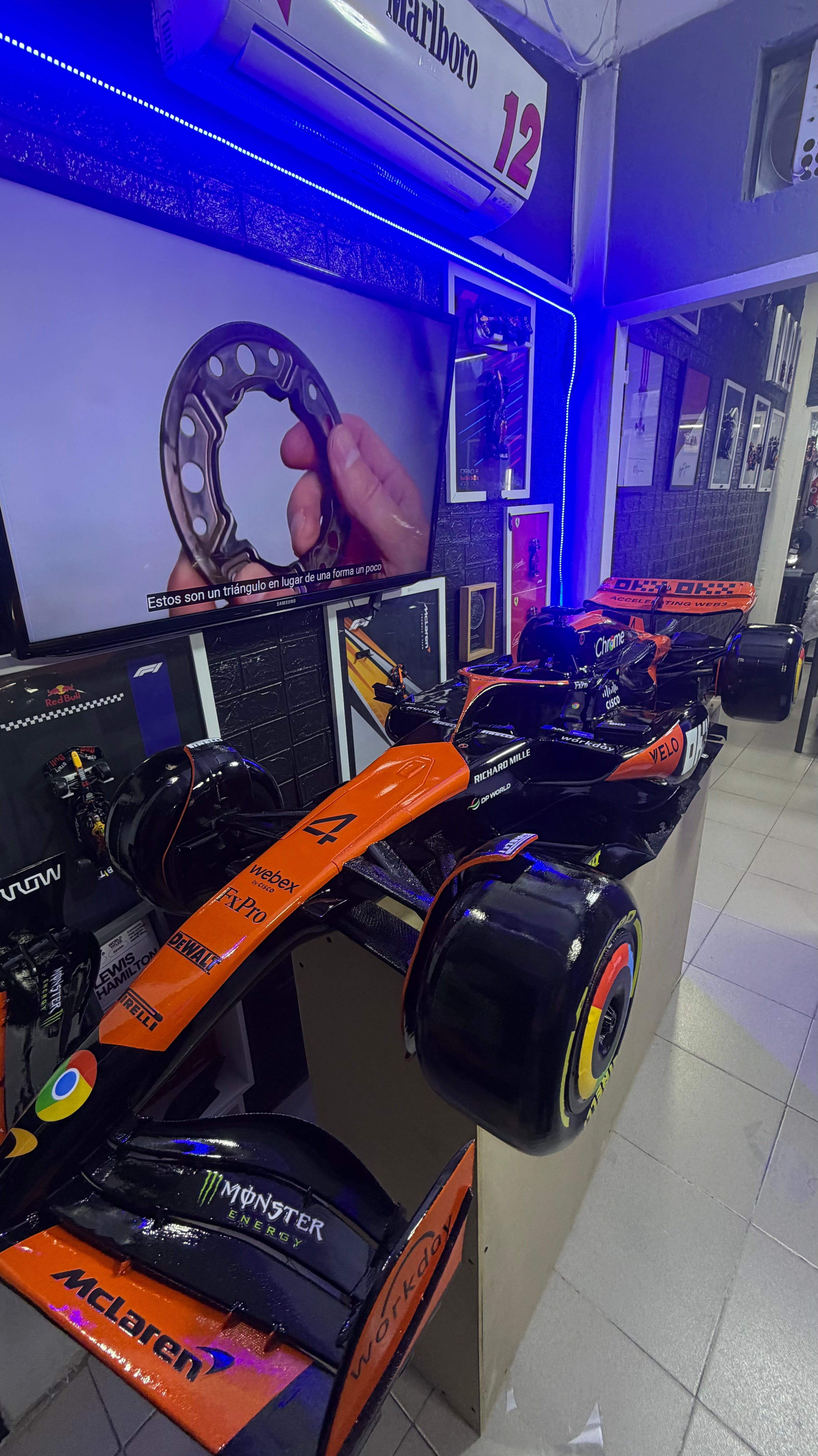McLaren Lando Norris 2 Metros
