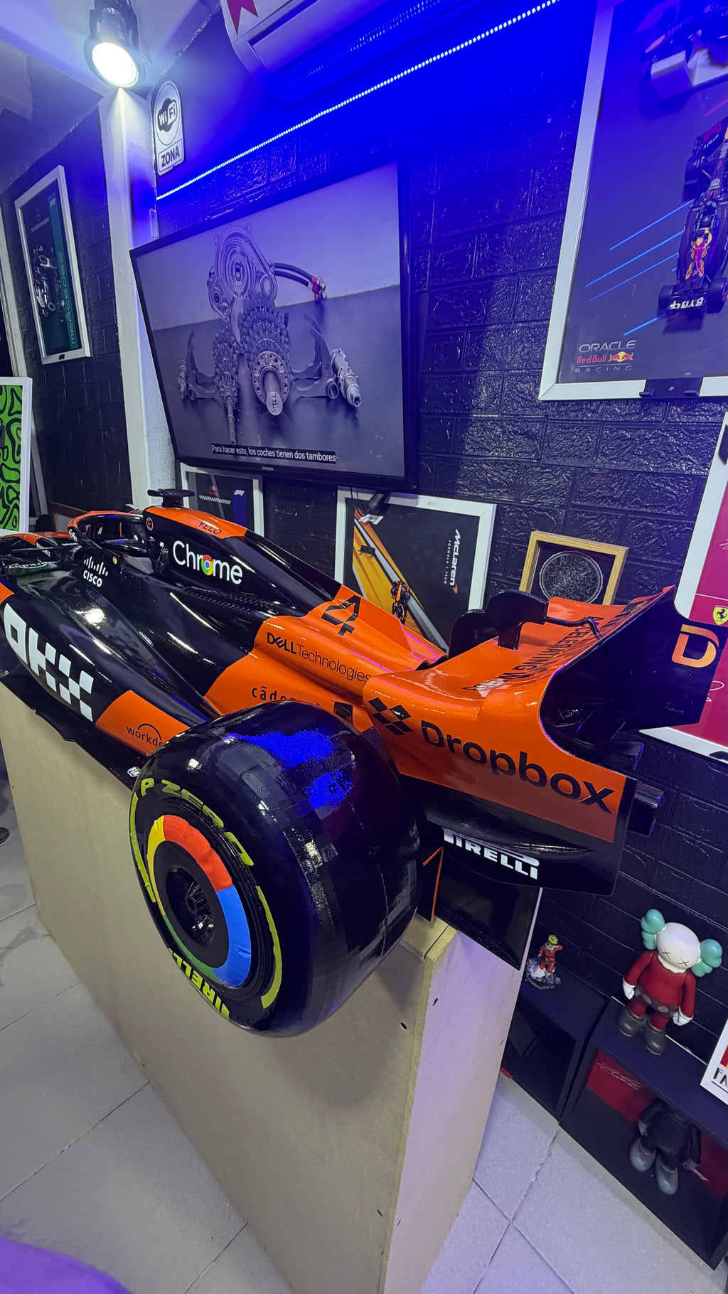 McLaren Lando Norris 2 Metros