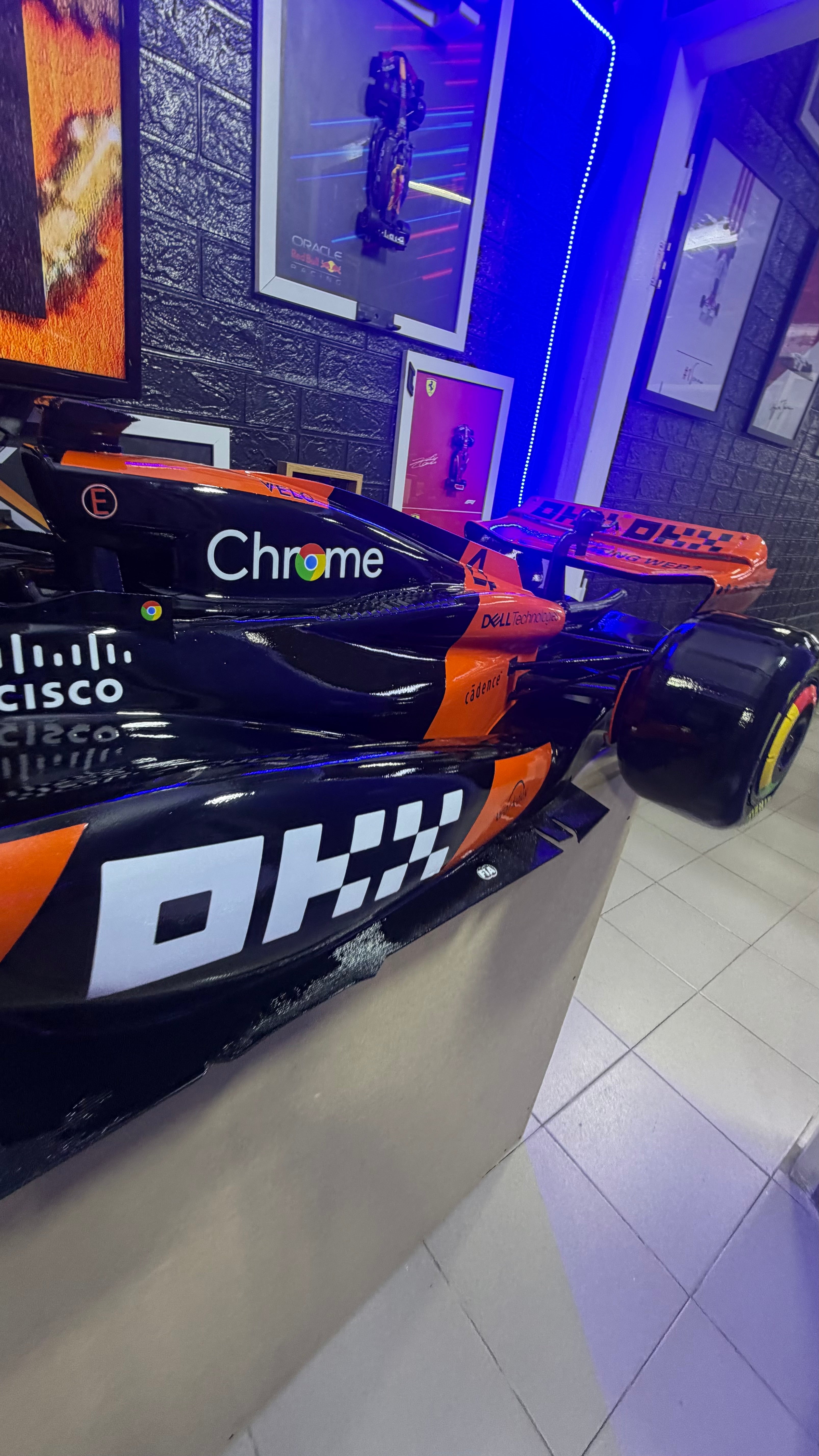McLaren Lando Norris 2 Metros