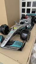 Mercedes W14 2 Metros